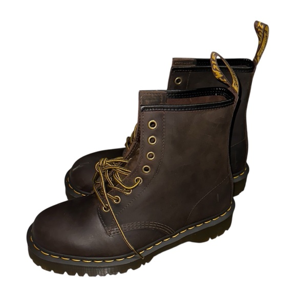 Classic Dr. Martens 1460 brown leather lace-up boots. NWOT. Men’s US 8 - Picture 7 of 8